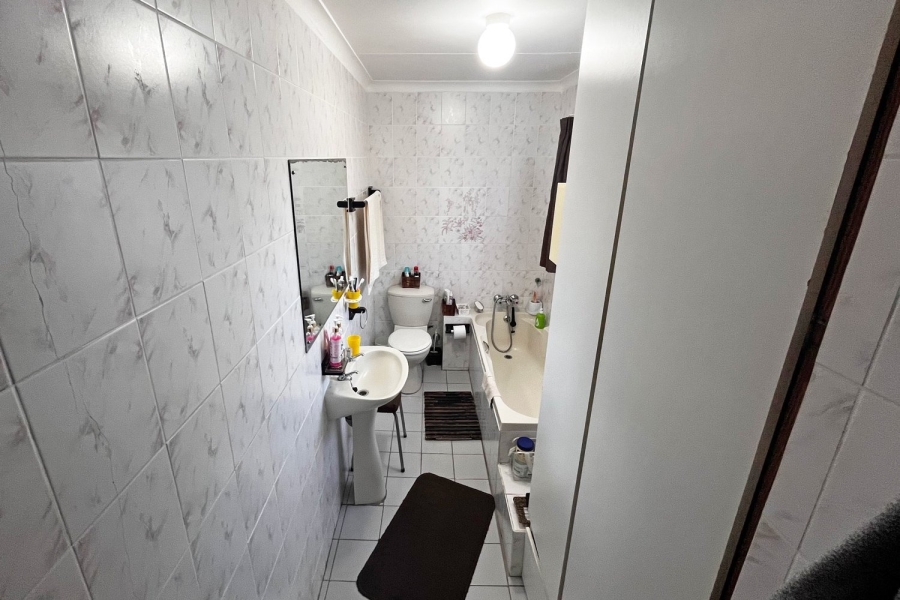 6 Bedroom Property for Sale in Hartenbos Central Western Cape